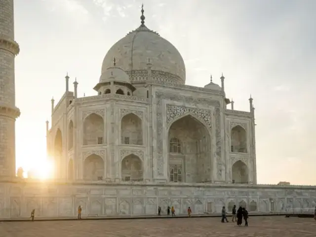 Signature: India's Jaipur, the Taj Mahal, Varanasi & Delhi